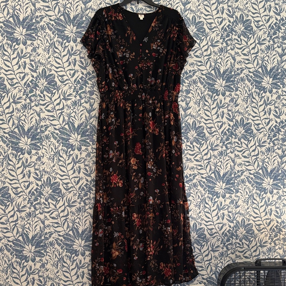 Floral V-Neck Black Maxi Dress with Flutter Sleeves